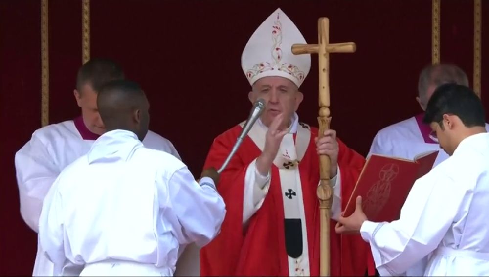 El papa Francisco critica el triunfalismo que busca llegar a la meta mediante atajos en la misa de Domingo de Ramos