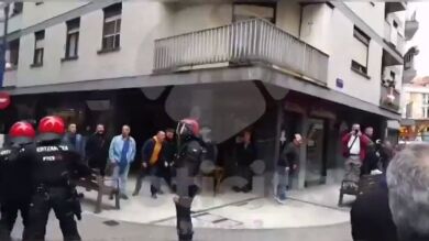 Ciudadanos abandona el acto de Rentería entre insultos y petardos