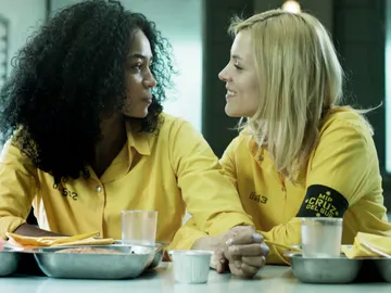 Maggie Civantos y Berta Vázquez como Maca y la Rizos en 'Vis a Vis' Maggie Civantos y Berta Vázquez como Maca y la Rizos en 'Vis a Vis'