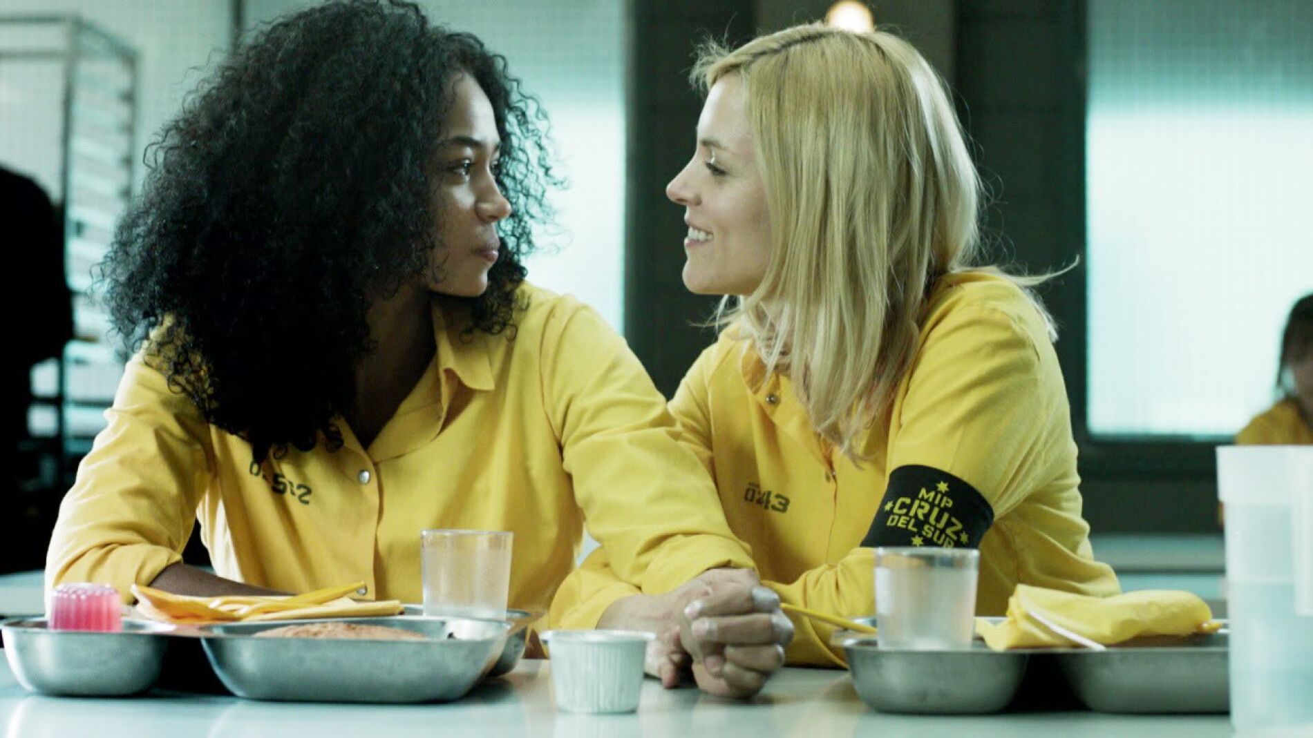 Maggie Civantos y Berta Vázquez como Maca y la Rizos en 'Vis a Vis'