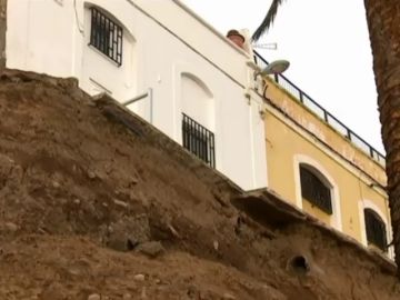 Continúan los trabajos para asegurar muro del Paseo de Chill Continúan los trabajos para asegurar muro del Paseo de Chill