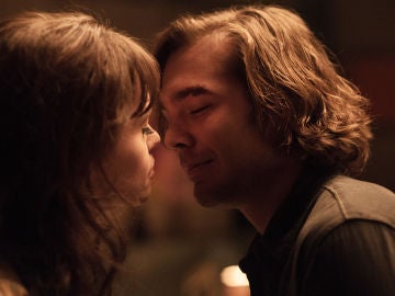 El sincero beso de Robert y Maribel, interrumpido por Clara