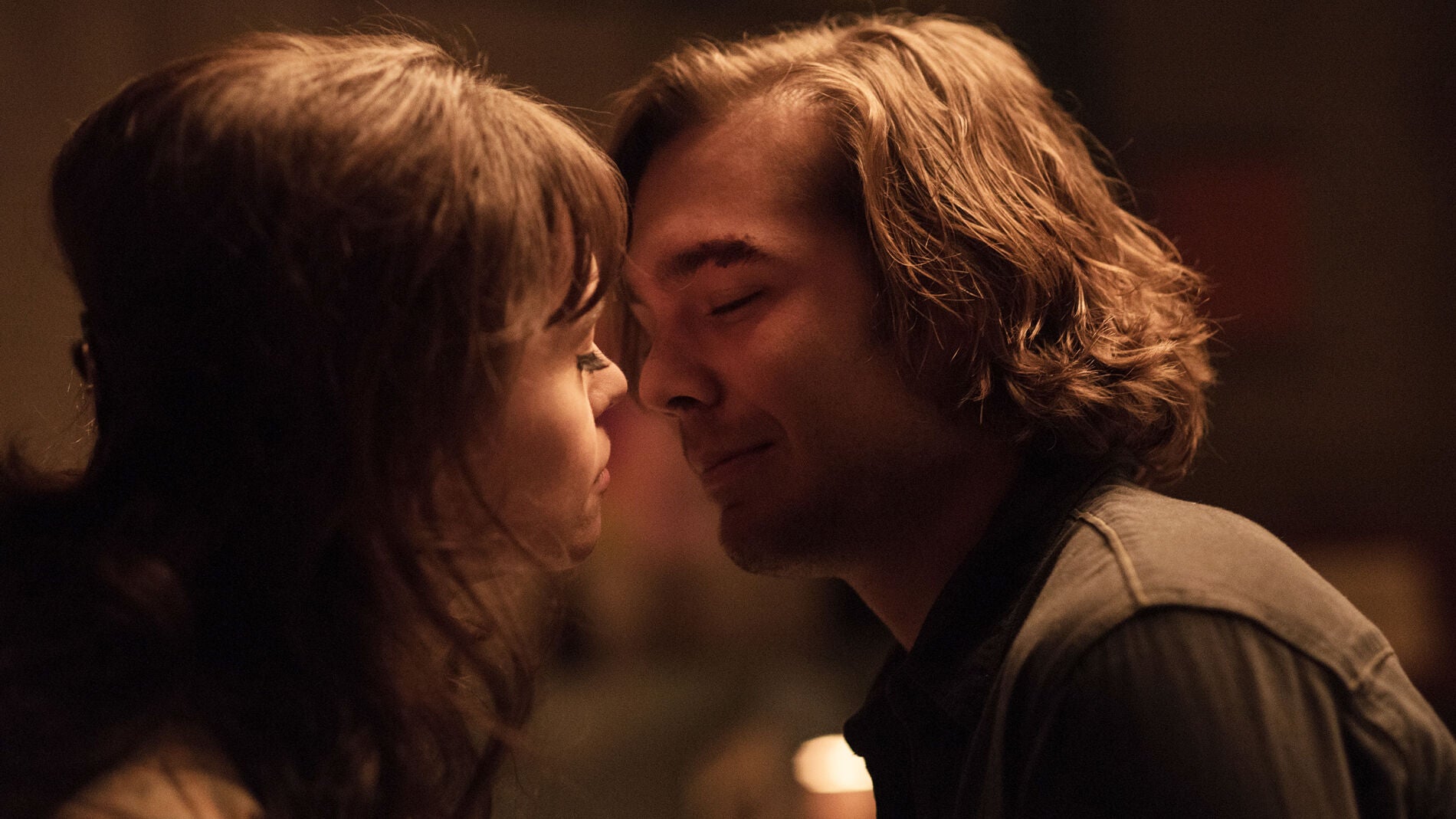 El sincero beso de Robert y Maribel, interrumpido por Clara