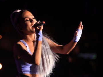 Ariana Grande durante su actuación con Kygo en Coachella 2018