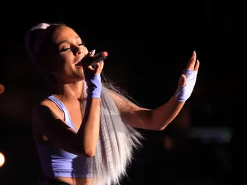 Ariana Grande durante su actuación con Kygo en Coachella 2018 Ariana Grande durante su actuación con Kygo en Coachella 2018