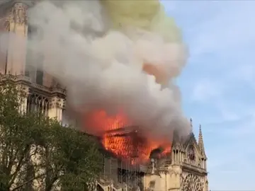 La Fiscalía abre una investigación sobre el incendio de Notre Dame La Fiscalía abre una investigación sobre el incendio de Notre Dame