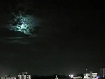 Un meteorito es captado cuando impacta contra la atmósfera Un meteorito es captado cuando impacta contra la atmósfera