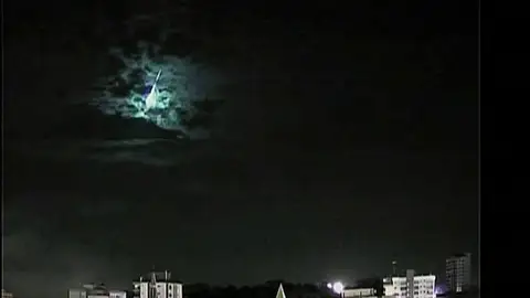 Un meteorito es captado cuando impacta contra la atmósfera Un meteorito es captado cuando impacta contra la atmósfera