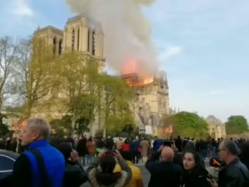 Un español, testigo del fuego de Notre Dame: "Al principio creímos que era un atentado"