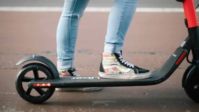 Imagen de un patinete de Uber