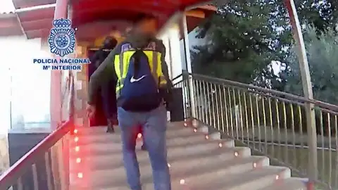 Liberadas tres mujeres captadas a través de Internet a las que obligaban a prostituirse Liberadas tres mujeres captadas a través de Internet a las que obligaban a prostituirse