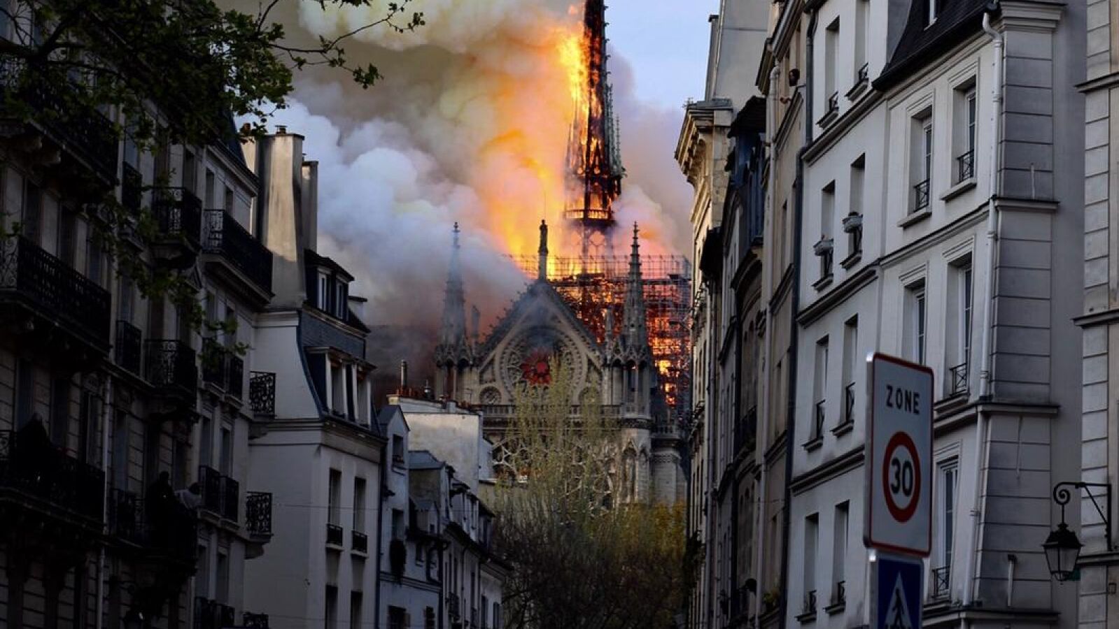 La resistencia de Notre Dame, el templo que sobrevivió a la Revolución Francesa y a la II Guerra Mundial