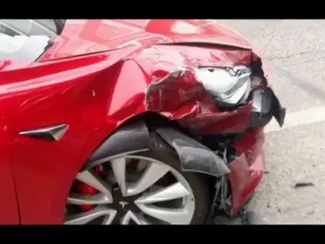 Investigan el accidente de un coche autónomo de Tesla en Pontevedra Investigan el accidente de un coche autónomo de Tesla en Pontevedra