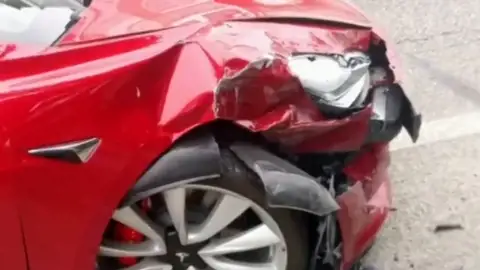Investigan el accidente de un coche autónomo de Tesla en Pontevedra Investigan el accidente de un coche autónomo de Tesla en Pontevedra