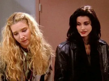 Lisa Kudrow y Courteney Cox, Phoebe y Mónica en 'Friends' Lisa Kudrow y Courteney Cox, Phoebe y Mónica en 'Friends'