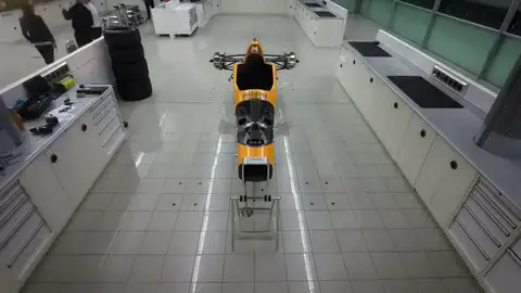 El montaje del McLaren de Fernando Alonso para las 500 Millas de Indianápolis, en modo time-lapse El montaje del McLaren de Fernando Alonso para las 500 Millas de Indianápolis, en modo time-lapse