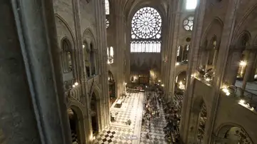 El interior de Notre Dame El interior de Notre Dame