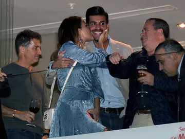 El beso de Paula Echevarría a Miguel Torres El beso de Paula Echevarría a Miguel Torres