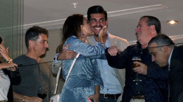 El beso de Paula Echevarría a Miguel Torres El beso de Paula Echevarría a Miguel Torres