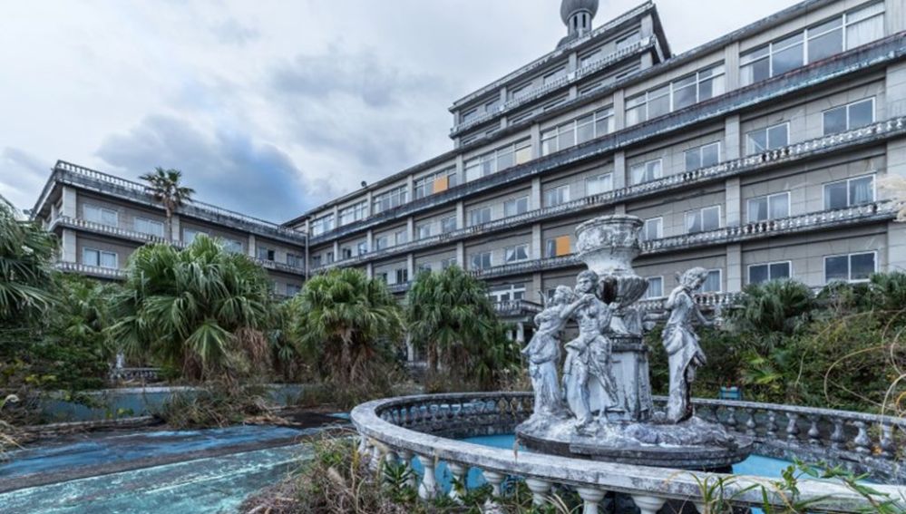 Video Explora Un Gigantesco Hotel Abandonado En Una Isla Paradisiaca De Japon