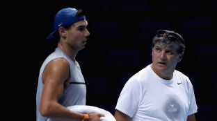 Rafa Nadal, junto a su t&iacute;o Toni