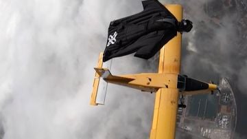 Vuela al lado de una avión Vuela al lado de una avión