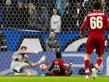 Mané remata ante Casillas para hacer el 0-1 en Do Dragao Mané remata ante Casillas para hacer el 0-1 en Do Dragao