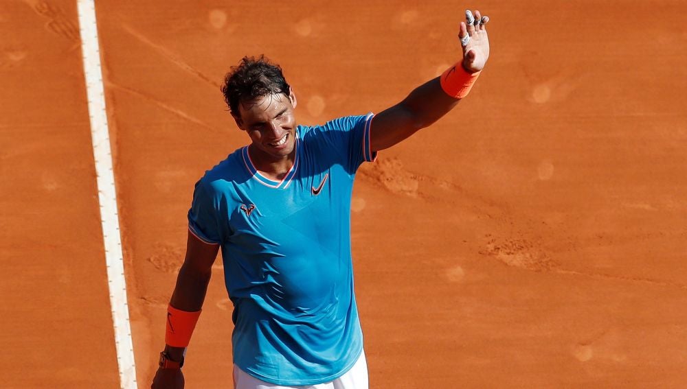 Rafa Nadal saluda al público de Montecarlo