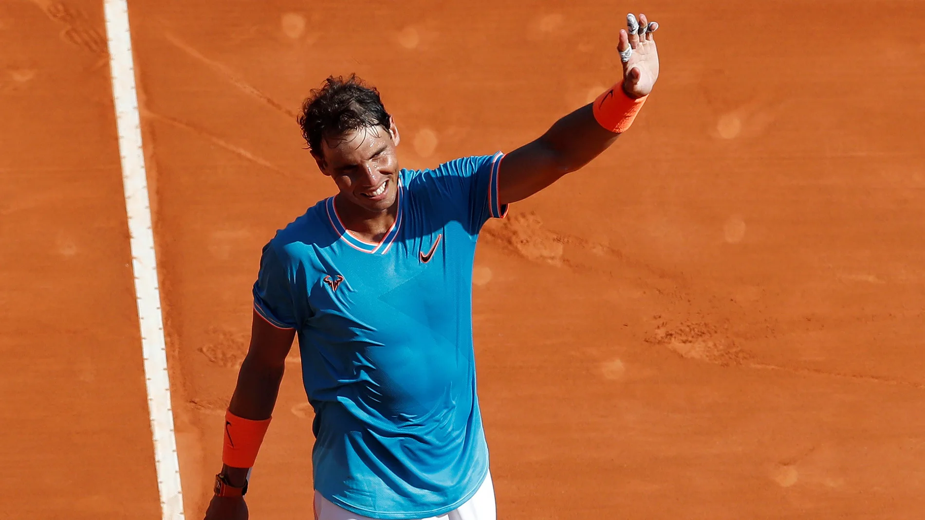 Rafa Nadal saluda al público de Montecarlo Rafa Nadal saluda al público de Montecarlo