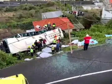 Varios muertos en el accidente de un bus turístico en Madeira Varios muertos en el accidente de un bus turístico en Madeira