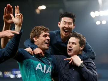 Ll.orente, Son y Pochettino celebran la clasificación para semifinales Ll.orente, Son y Pochettino celebran la clasificación para semifinales