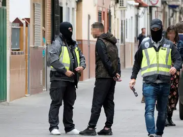 Agentes de la Policía Nacional Agentes de la Policía Nacional