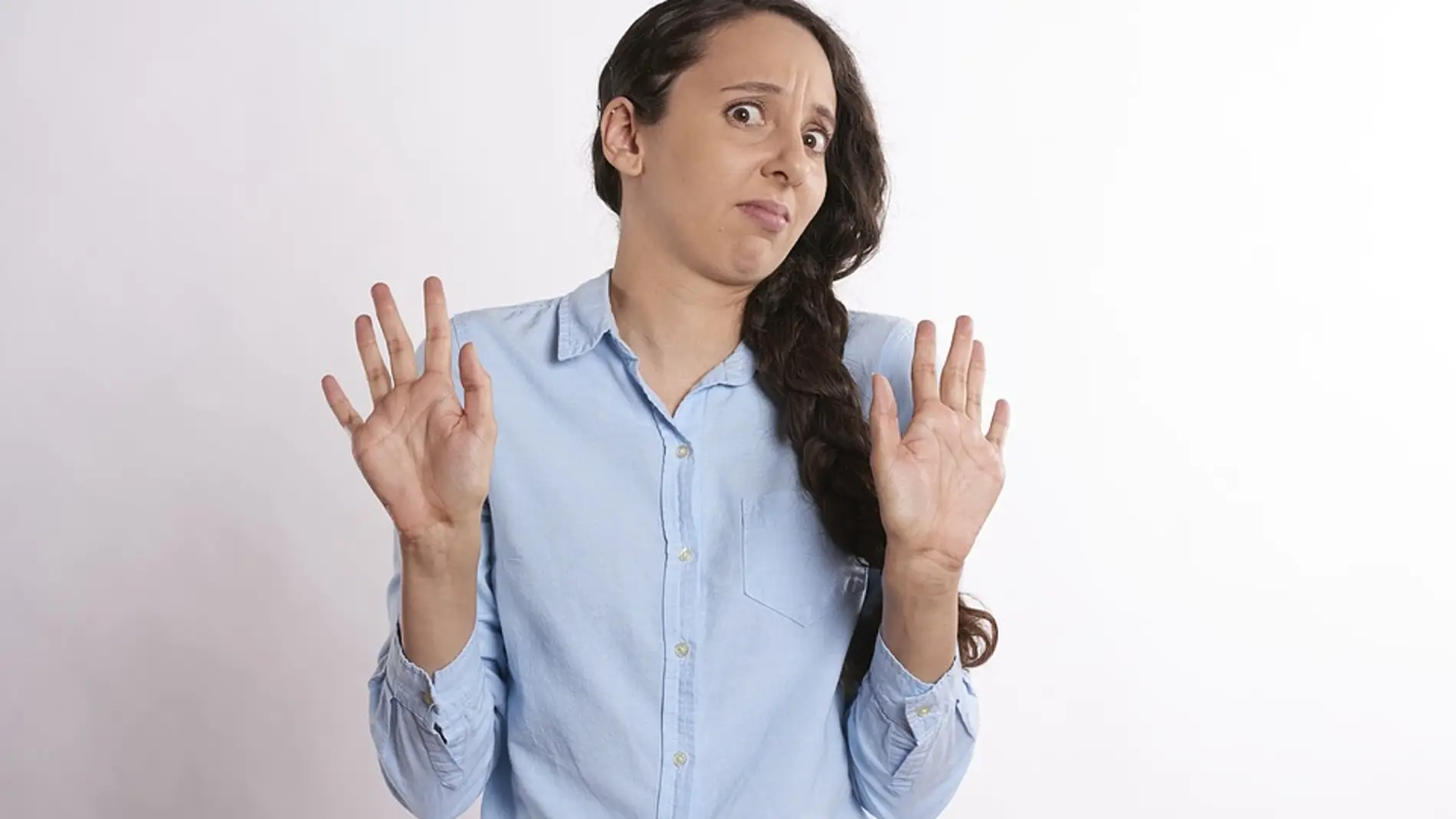 Mujer asqueada