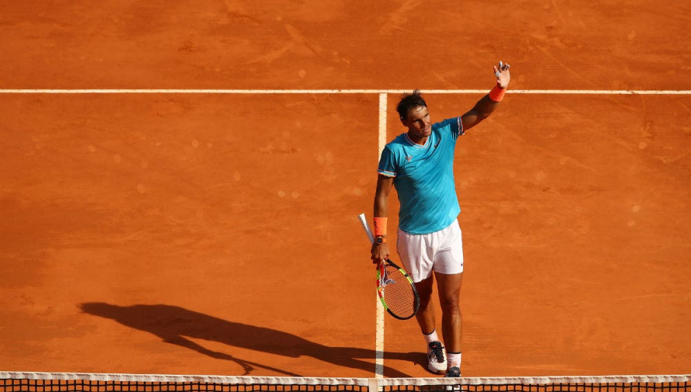 Nadal celebra una victoria en tierra batida