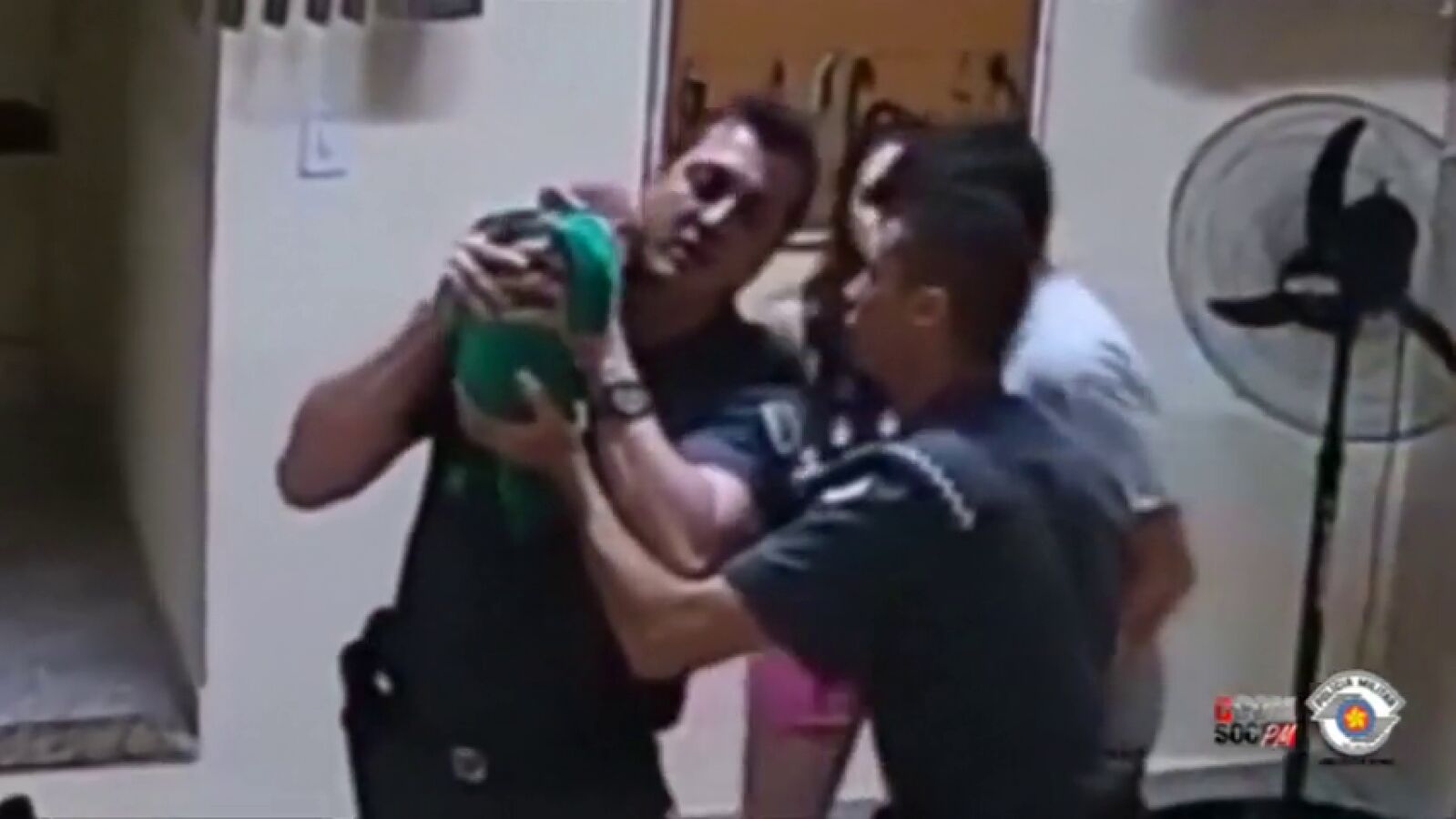 Un policía brasileño se convierte en un héroe al salvar la vida de un recién nacido