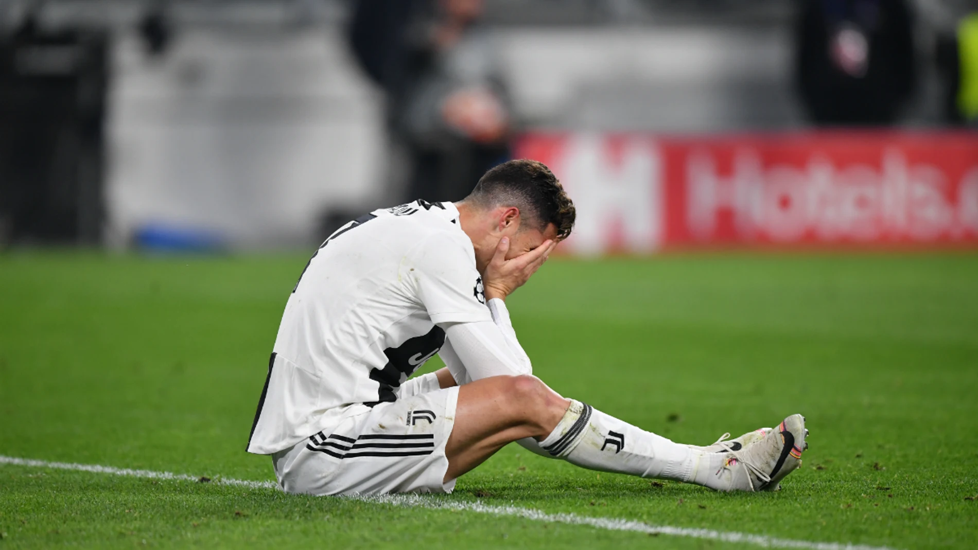 Cristiano Ronaldo se lamenta Cristiano Ronaldo se lamenta