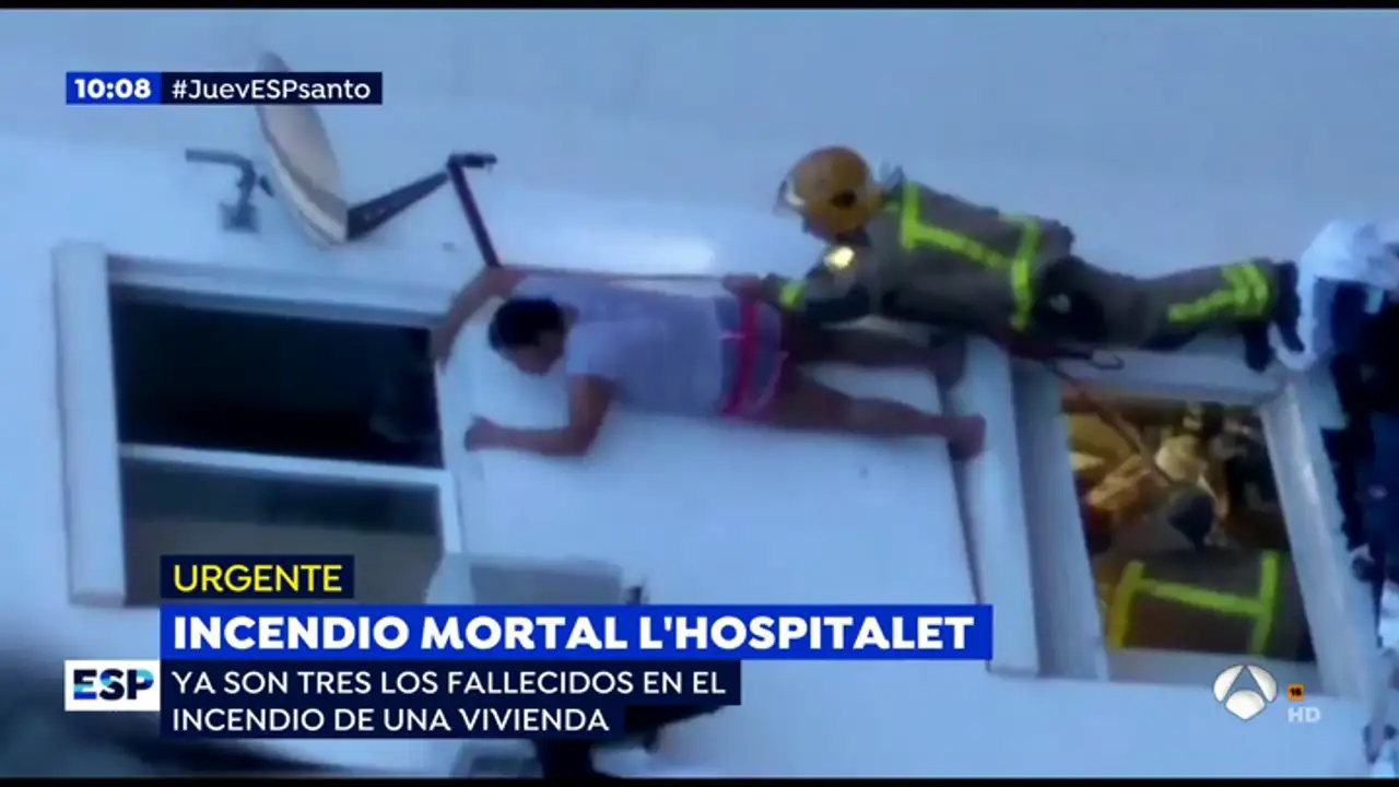 Las angustiosas imágenes del incendio en L'Hospitalet en el que ha muerto una madre y sus dos hijos