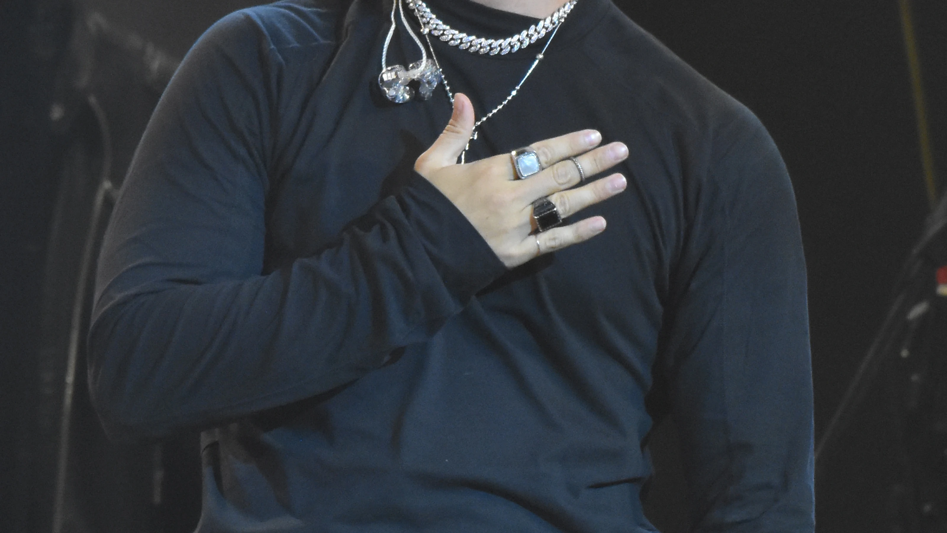 Maluma durante un concierto 