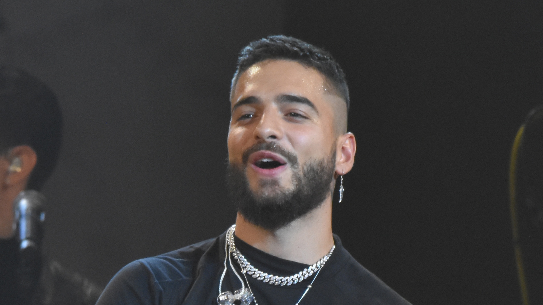 Maluma durante un concierto