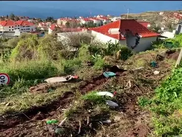 Retiran el autobús siniestrado que provocó la 29 turistas alemanes en Madeira Retiran el autobús siniestrado que provocó la 29 turistas alemanes en Madeira