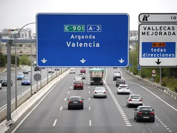 Tráfico en la A3, carretera de Valencia. Tráfico en la A3, carretera de Valencia.