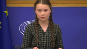 Greta Thunberg durante su discurso en el Parlamento Europeo