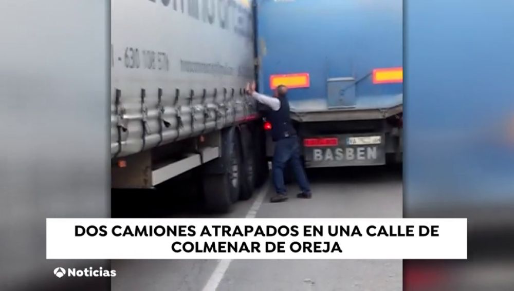 Dos camiones se quedan atascados en Colmenar de Oreja (Madrid)