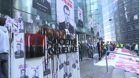 Ecologistas bloquean la sede de multinacionales francesas en París Ecologistas bloquean la sede de multinacionales francesas en París