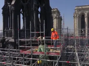 La empresa encargada de poner los andamios de Notre Dame, estuvo implicada en otro incendio La empresa encargada de poner los andamios de Notre Dame, estuvo implicada en otro incendio