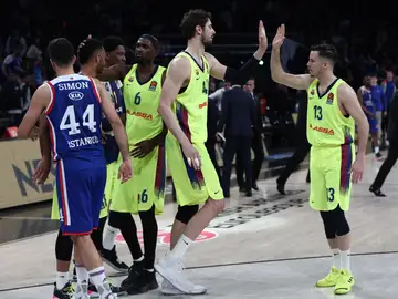 Los jugadores del Barcelona celebra su victoria ante el Efes Los jugadores del Barcelona celebra su victoria ante el Efes