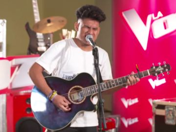 Lion seduce con su voz y su guitarra cantando 'Toxic' en los casting piano Lion seduce con su voz y su guitarra cantando 'Toxic' en los casting piano