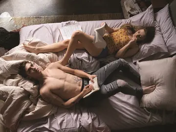 Josephine Langford y Hero Fiennes en 'After' Josephine Langford y Hero Fiennes en 'After'