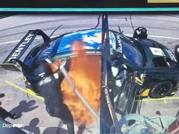 Brutal incendio en el coche de Andy Soucek en pleno repostaje: "Fueron momentos de mucha tensión" Brutal incendio en el coche de Andy Soucek en pleno repostaje: "Fueron momentos de mucha tensión"