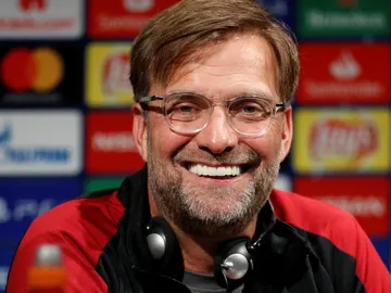 Klopp sonríe en la sala de prensa Klopp sonríe en la sala de prensa
